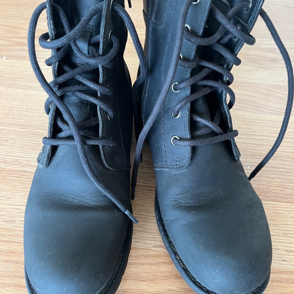 Clarks black side zip women’s boots size 8